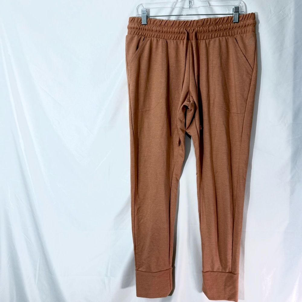 Free People Movement “Sunny Skinny”
Sweatpants With Drawstring Waist And Pockets - Picture 2 of 13